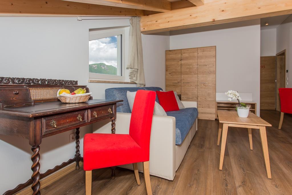 Hotel Tyrol Ora / Auer Buitenkant foto