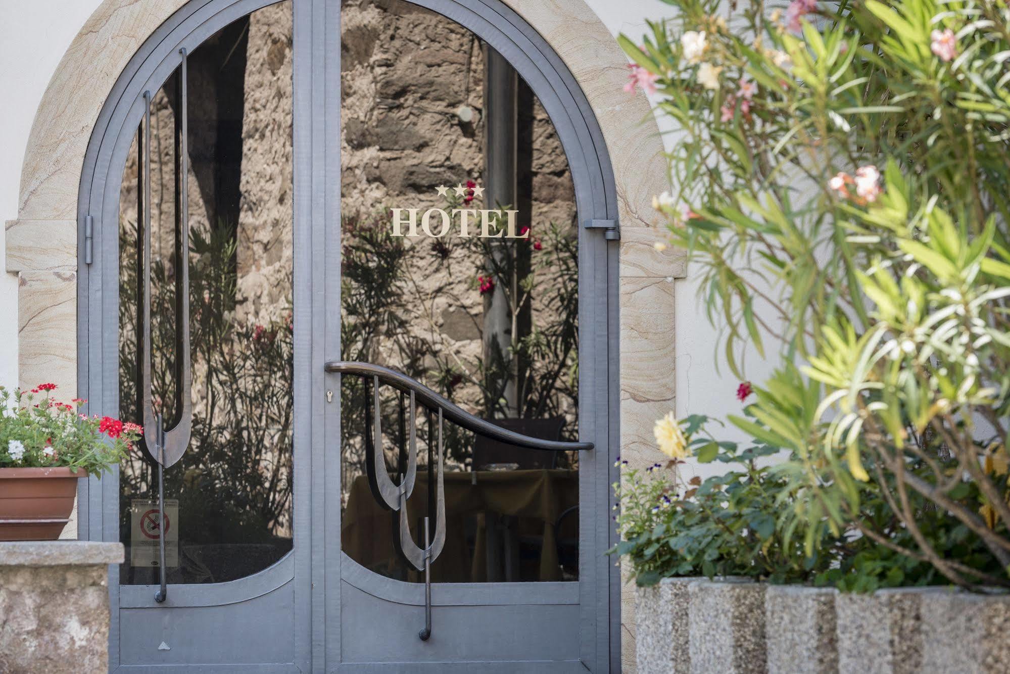 Hotel Tyrol Ora / Auer Buitenkant foto