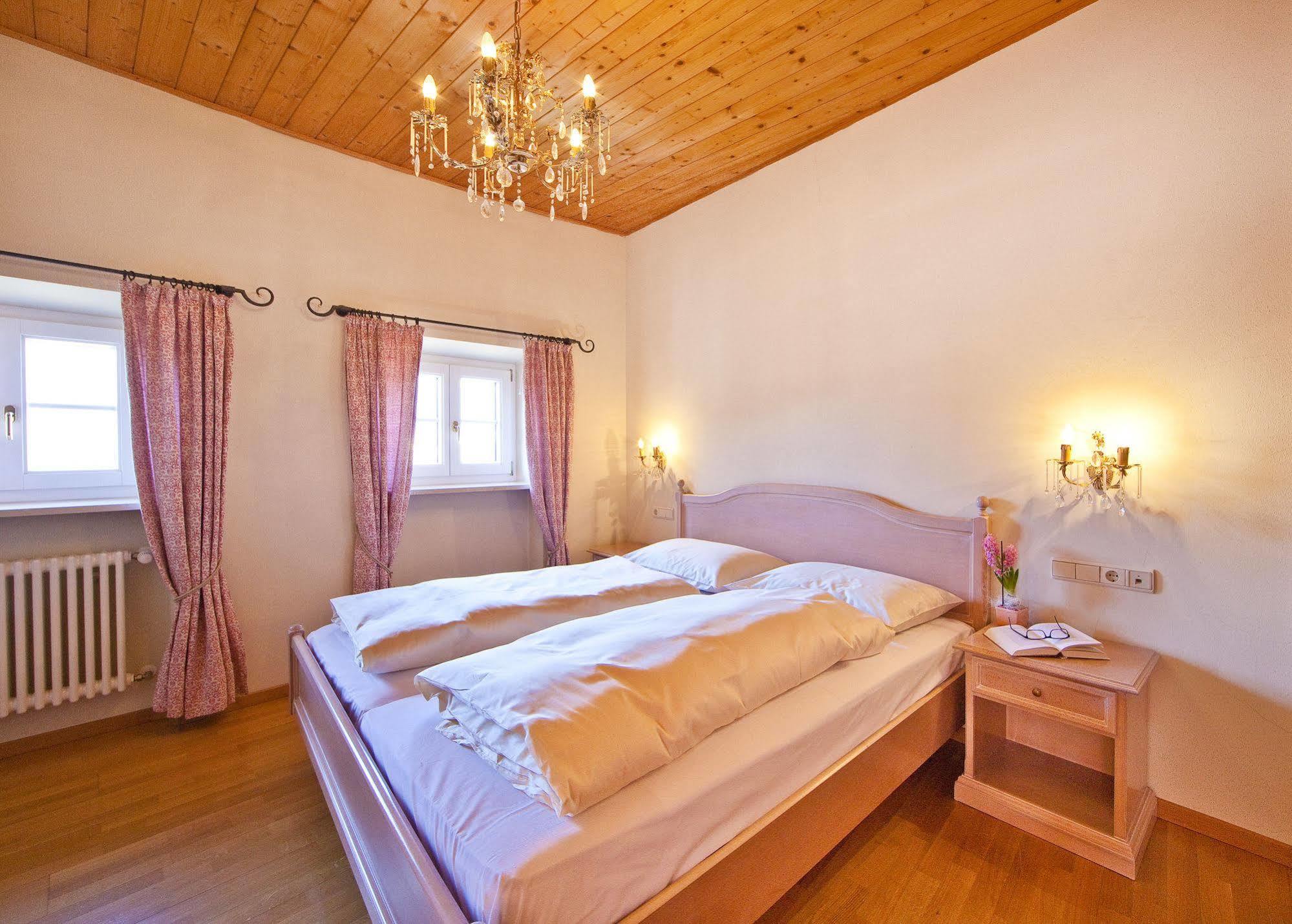 Hotel Tyrol Ora / Auer Buitenkant foto