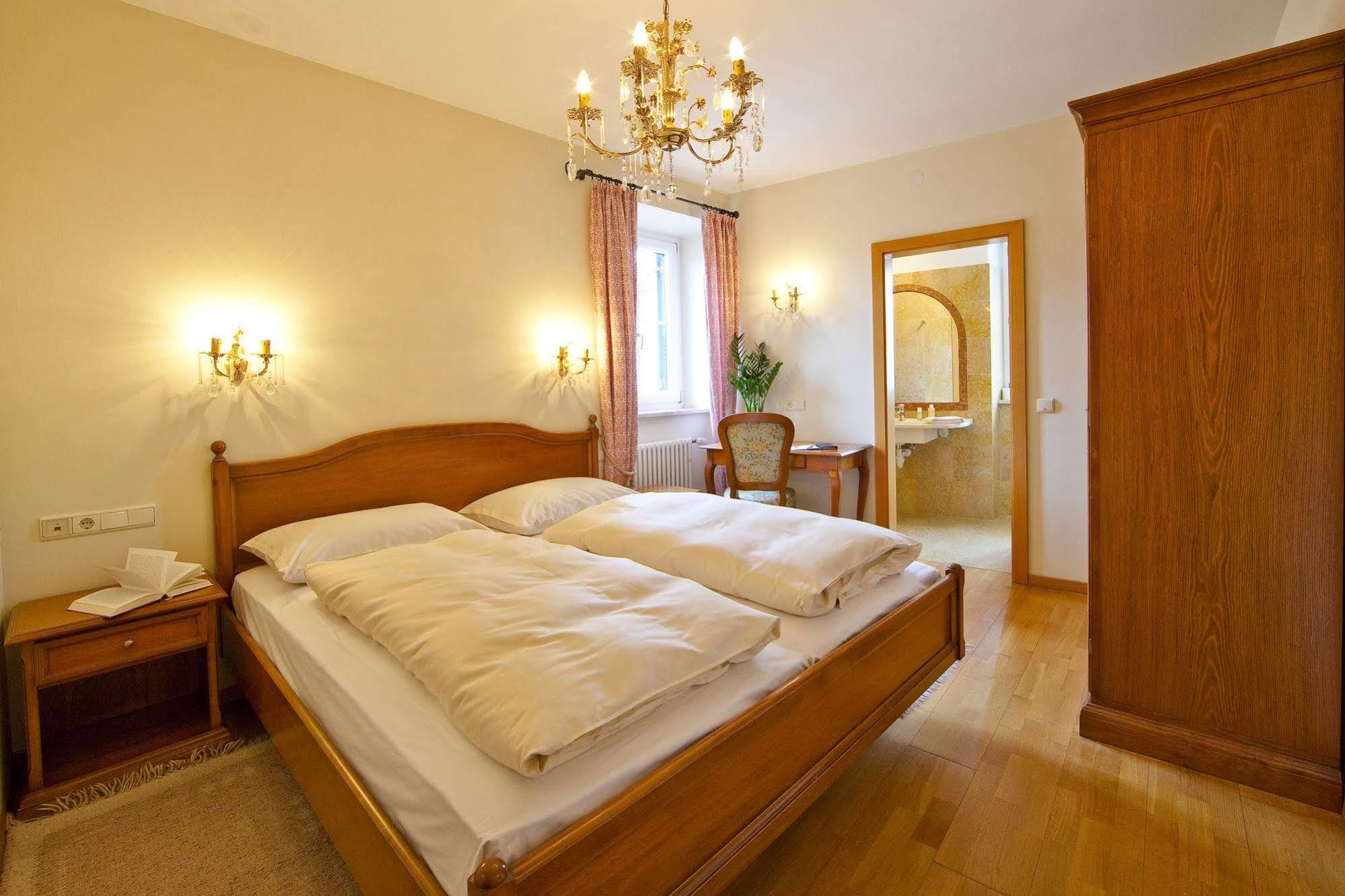 Hotel Tyrol Ora / Auer Buitenkant foto